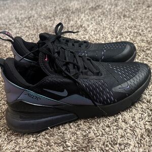 Nike Boy’s Airmax 270 Throwback- size 5.5